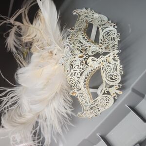 Elegant White Feather Masquerade Mask